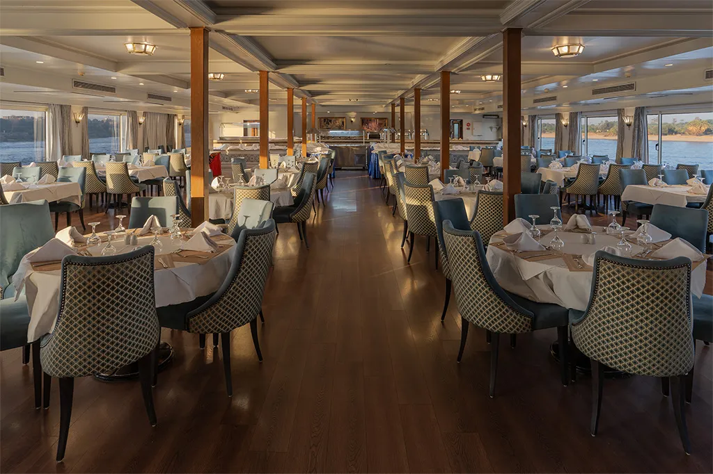 Restaurant aboard the Da Vinci Nile cruise